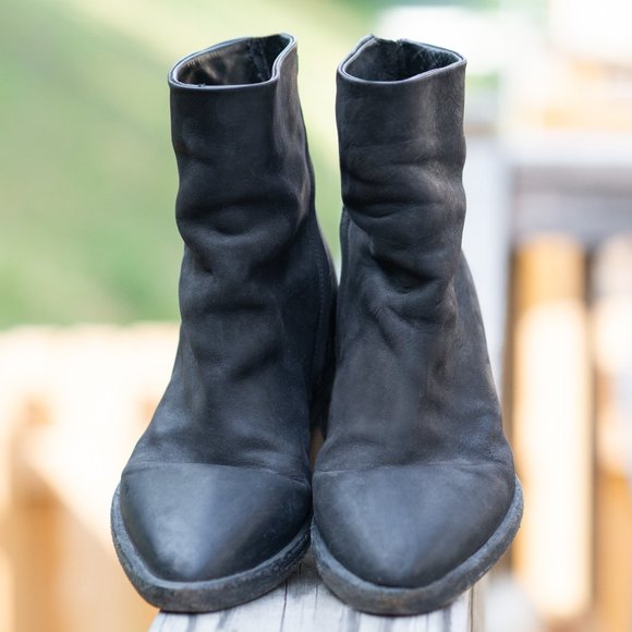 Cinzia Araia Black Leather Ankle Boots - Picture 2 of 6